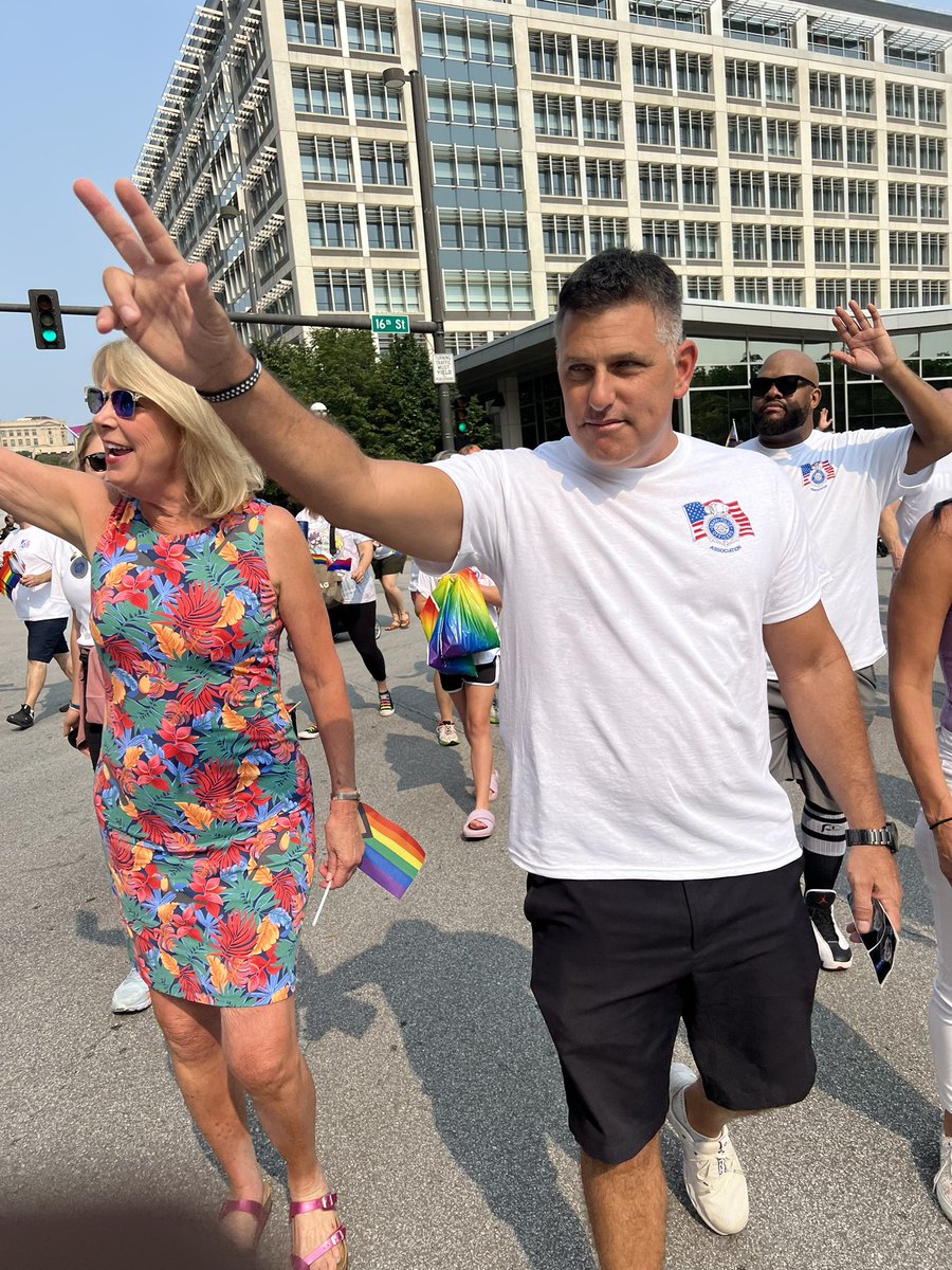 OPDLtHodges's tweet photo. Heartland Pride Parade was awesome!  Great energy! https://t.co/qsSgjvyrpd