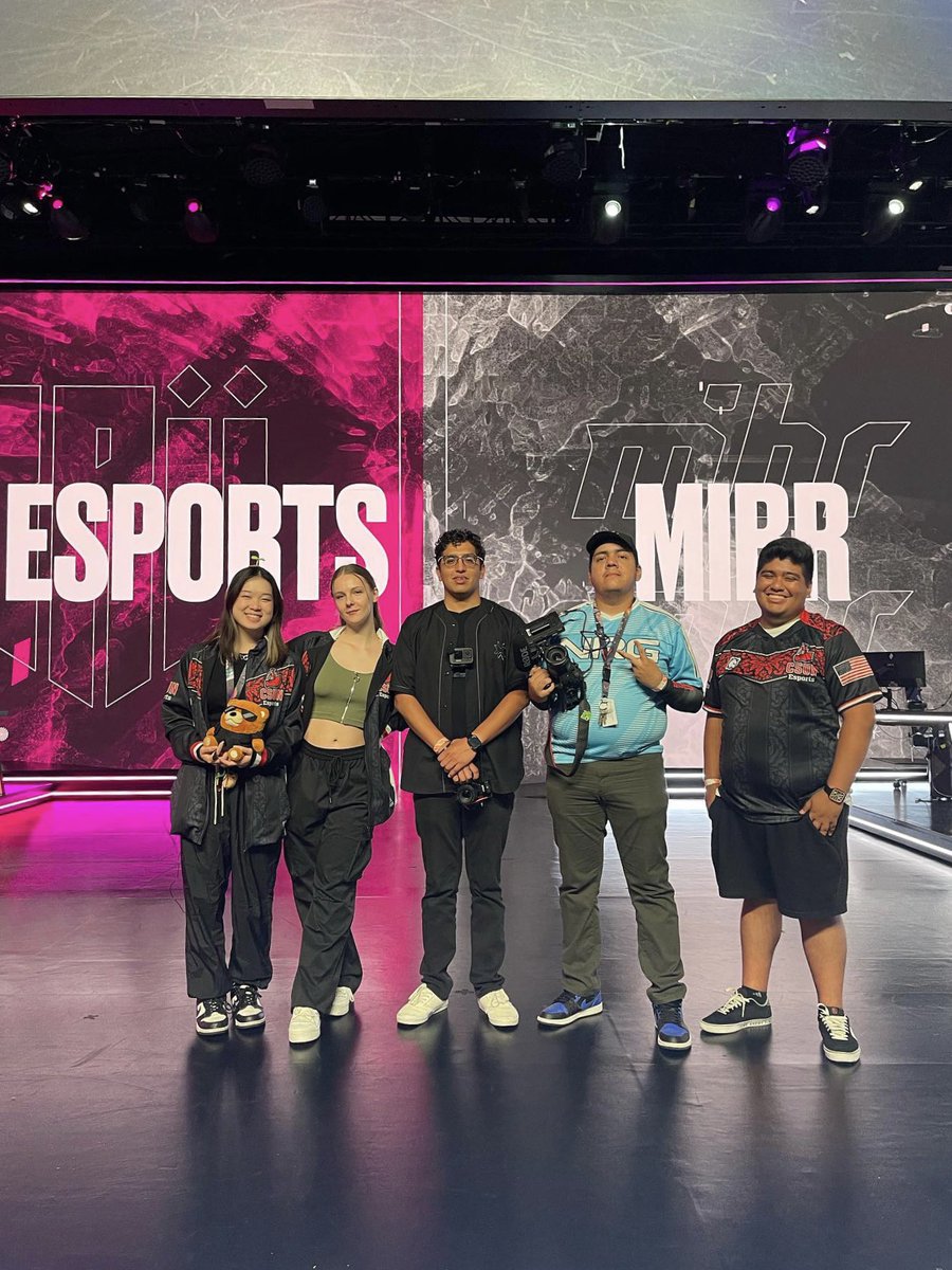 L1NNYshotz's tweet photo. Best @CSUNEsports staff team for a @riotgames event! We cooked! https://t.co/cmRQATAXAg