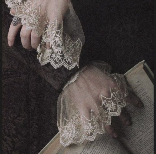 uncoeurrebelle's tweet photo. ⠀                    
⠀                    
⠀            ❛ 𝙸 𝚒𝚖𝚊𝚐𝚒𝚗𝚎 𝐝𝐞𝐚𝐭𝐡 𝚜𝚘 𝚖𝚞𝚌𝚑 𝚒𝚝 𝚏𝚎𝚎𝚕𝚜 𝚕𝚒𝚔𝚎 𝚊 𝙢𝙚𝙢𝙤𝙧𝙮. ❜

:: 𝐀𝐍𝐃𝐑𝐎𝐌𝐄𝐃𝐀 𝐁𝐋𝐀𝐂𝐊,
for @viatoremrpg.
⠀
⠀ https://t.co/hCa7YShDQm