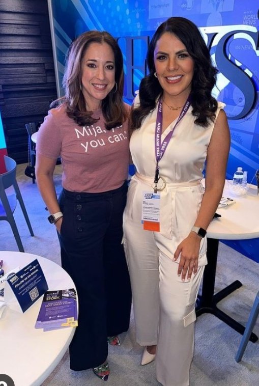 JoshuaX1993's tweet photo. Ms. @ABCMireya at the #NAHJ Hispanic journalists convention in #Miami๐๐๏ธ๐ด, love these beautiful images from ur visit along with ur fellow @ABC colleagues across the @Disney company attending. Gracias Mireya๐! #NAHJ2023 #OneABCNews๐บ https://t.co/uI0abJTlwU