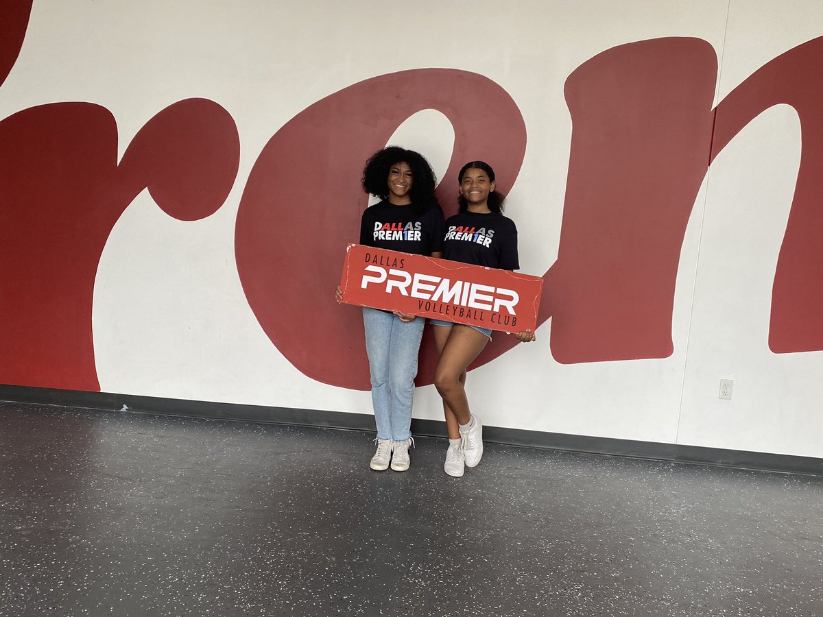 JayHolmes2025's tweet photo. Signing day success with my little sis! ❤️🏐 #dallaspremiervolleyballclub #dpvc #volleygirls https://t.co/M4lFEXEYEG