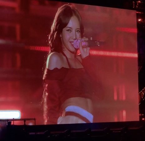 godislaIisa's tweet photo. Lisa’s beauty is out of this world https://t.co/0yAExJyL2Q