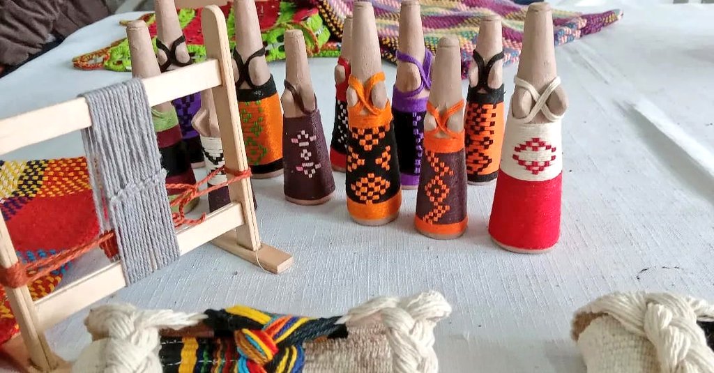 mcs_py's tweet photo. Están en la @ExpoMarianoPy 30 artesanas de las comunidades indígenas, de las 2 regiones del país. Si venis a la #Expo no dejes de visitar este Pabellón. No te imaginas el esfuerzo que hay detrás de cada una de ellas. https://t.co/fx116vGpvw