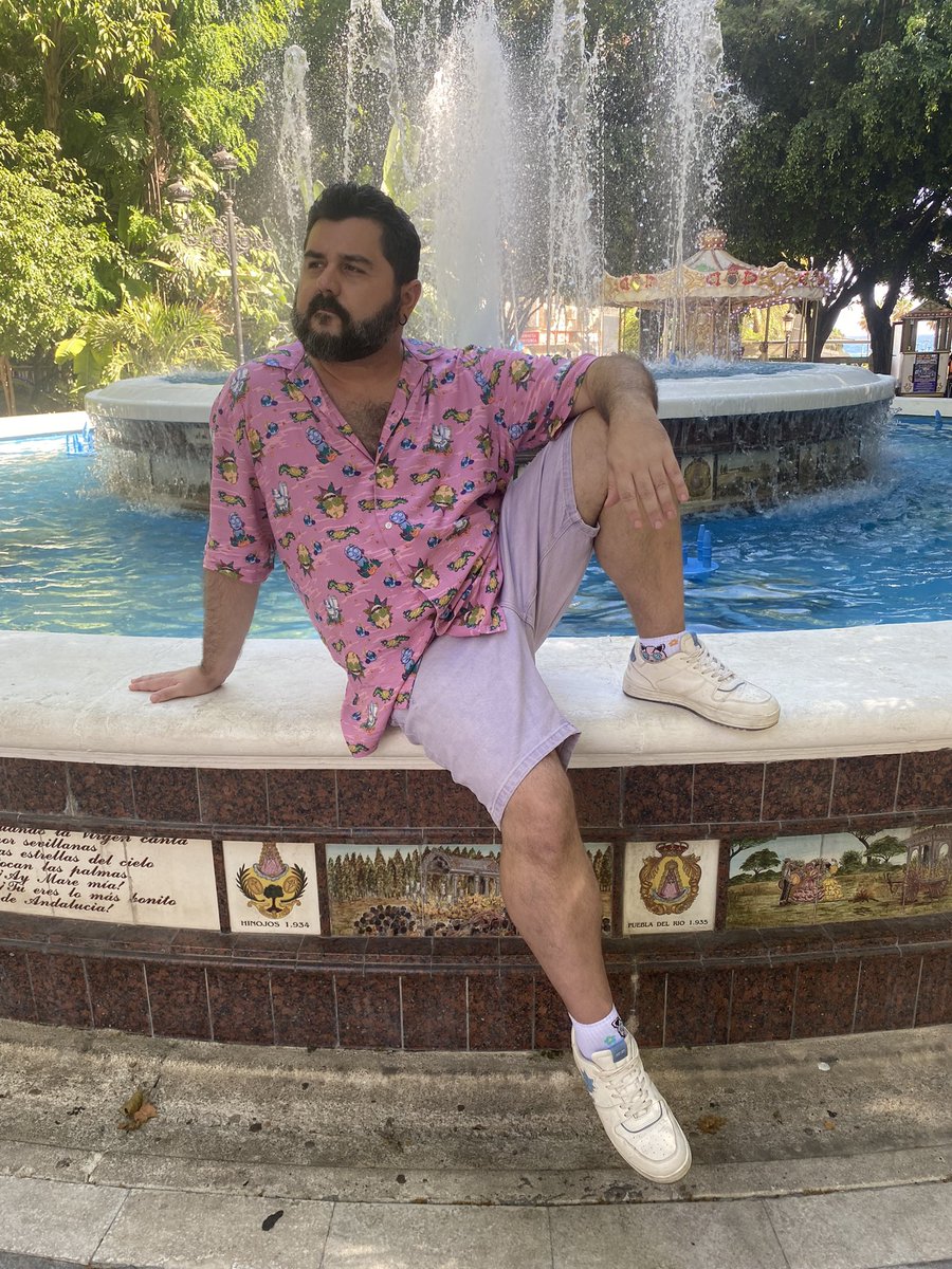 Wonder_Fran's tweet photo. Princesa Bucólica pensativa en la Marbellasión luciendo look Friki-pink fashion. 

#princesaguapi #BucolicaYpensativa #Pensandoenmissubditos #acaloradaperohermosa #posandosessi #frikipinkfashion https://t.co/Ng4RIqyCFn