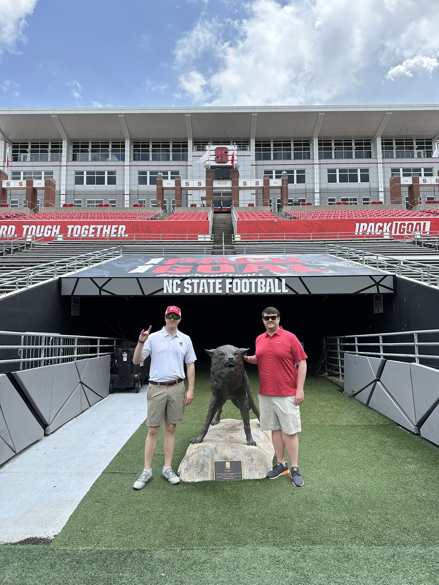 qwikthasmith's tweet photo. Awesome time with @SavageWolvesNIL today https://t.co/OZxEr79tPM
