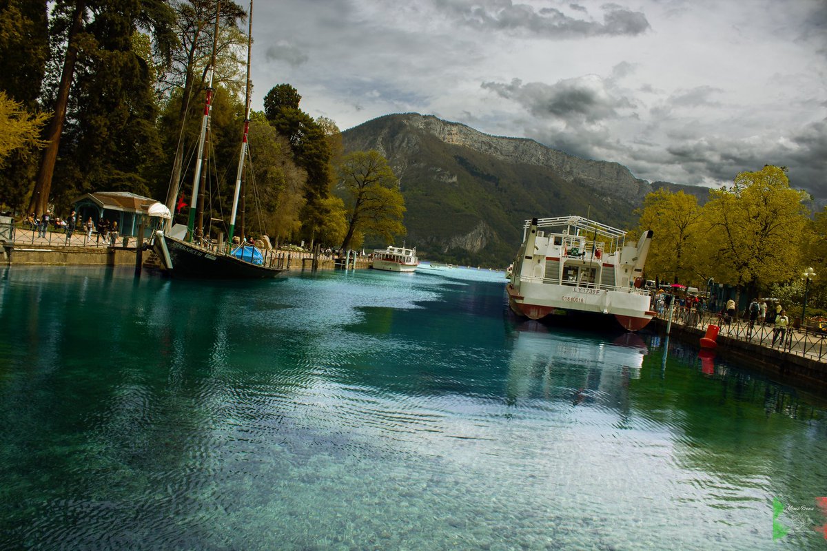 BenzMomi's tweet photo. Lake Annecy 

#lakeviews #Annecylife #montagnemagnifique #exploreannecy #lakeparadise #naturabella #alpinebeauty #natureepoustouflante #stunningnature #lacannecy #mointainadventure #discoveryannecy #paysagealpine #majestickalpine #lagomagico #magicallake #AdventureAwaits https://t.co/iCOwZDajcE