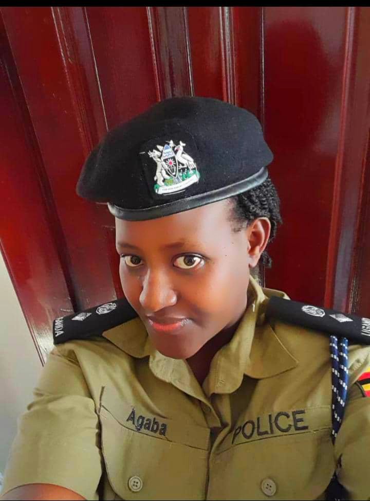 FredNshemereirw's tweet photo. Uganda police,  I'm sorry for reporting myself to u, but I want to sure tht I have just committed a crime here in Nsambya , the guy was following me fo hrs,  Then  I stopped and sorted ourselves but my response was too harsh.
So send Afande Agaba to arrest me. https://t.co/sZUHbjOiUb