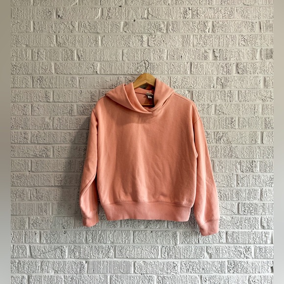 BSemanick's tweet photo. So good I had to share! Check out all the items I'm loving on @Poshmarkapp #poshmark #fashion #style #shopmycloset #blizzard #anewday: https://t.co/IIqpCw4VLJ https://t.co/rzoaK5k4g3
