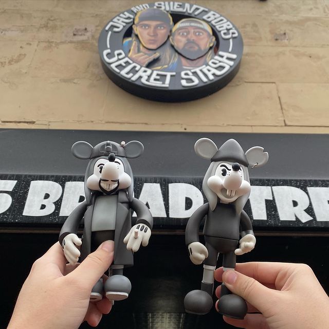 Chogrin's tweet photo. My @ThatKevinSmith #Mallratstoys are still available at various stores online and at @The_SecretStash!

https://t.co/WHzGSUvOGp
https://t.co/9gKRBhEfnR

#Chogrin #KevinSmithToys #Mallrat #JayandSilentBobtoys #Mallrats #JayandSilentBob #QuickStopGroceries #TheBeastBros #UVDtoys https://t.co/Mj7FiKsfDC