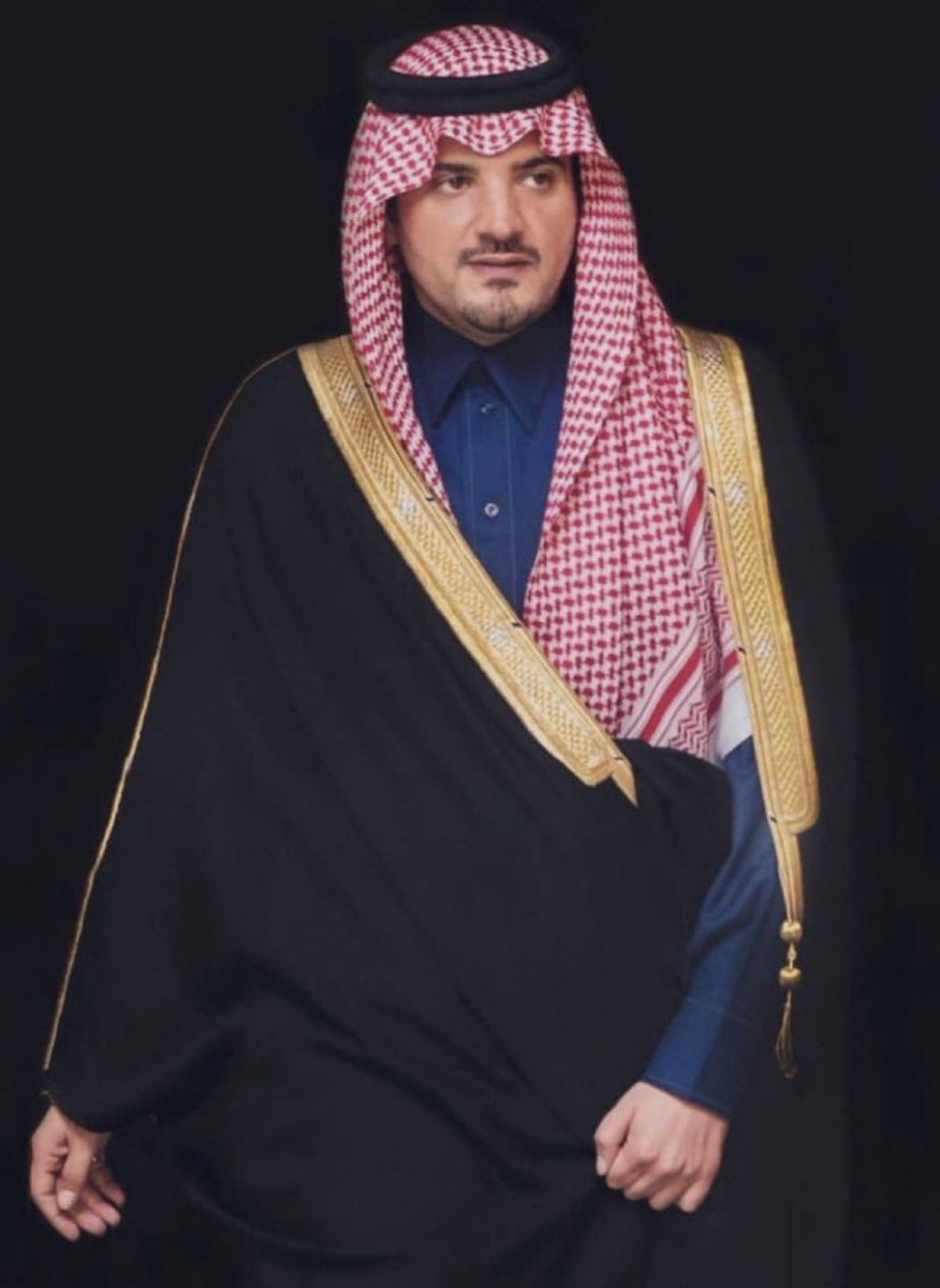 صمام الامان هذا سليل الاكرمين الشامخ السمح عبدالعزيز المرجلة والعزم والصفح قولوا لنابحّ رابض له على  سفح أعلى الجبل ما يوصله لجنة النبح!
_______________
{افتخر وانا السعودية أفدي روحي ودمي للوطن}
#عبدالعزيز_بن_سعود_بن_نايف #وزير_الداخلية