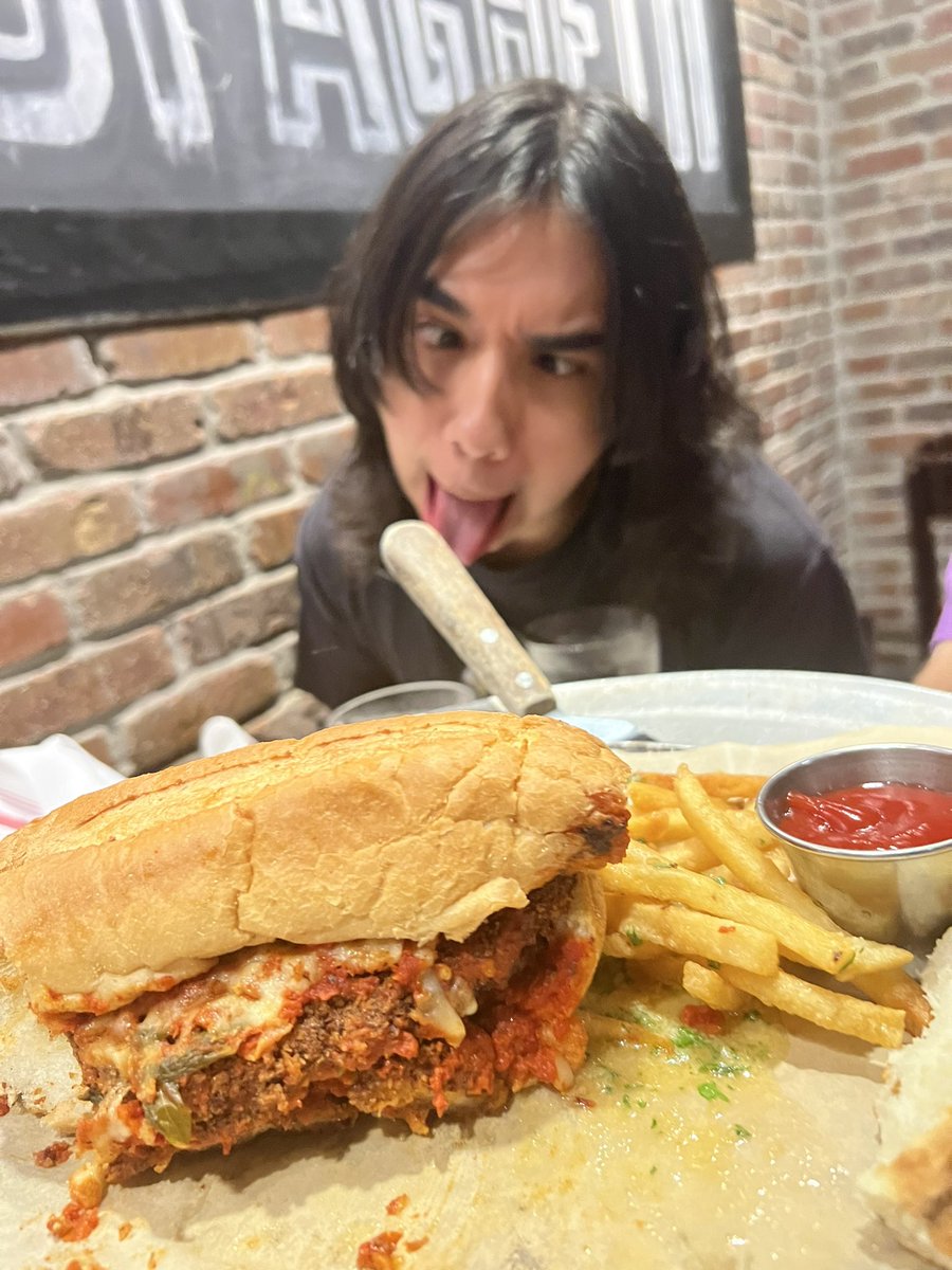 WayBiggerT's tweet image. pizza night with my boy💜🐐