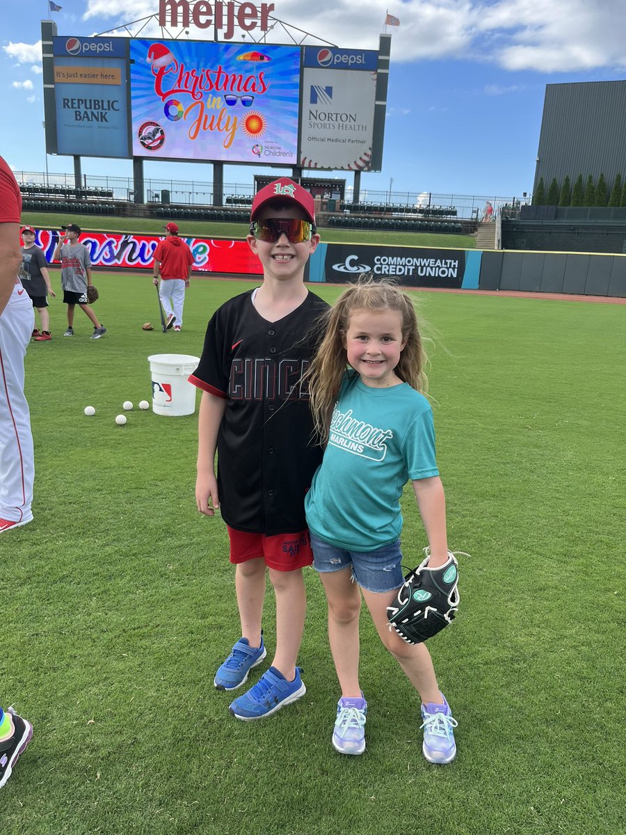 Beth0104Marsh's tweet photo. Having a great time @LouisvilleBats after field time with Bats players thanks to @NortonChildrens We even had a Santa photo opp thanks to it being the Christmas in July game!!! https://t.co/vqKUEigV2r