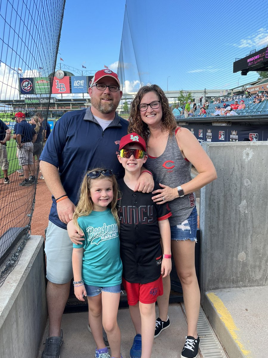 Beth0104Marsh's tweet photo. Having a great time @LouisvilleBats after field time with Bats players thanks to @NortonChildrens We even had a Santa photo opp thanks to it being the Christmas in July game!!! https://t.co/vqKUEigV2r