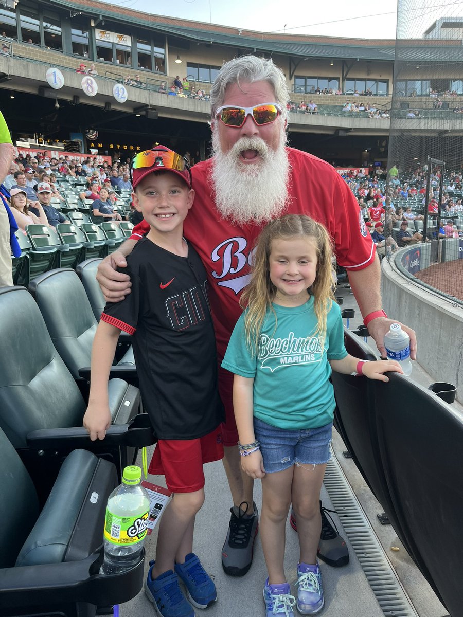 Beth0104Marsh's tweet photo. Having a great time @LouisvilleBats after field time with Bats players thanks to @NortonChildrens We even had a Santa photo opp thanks to it being the Christmas in July game!!! https://t.co/vqKUEigV2r
