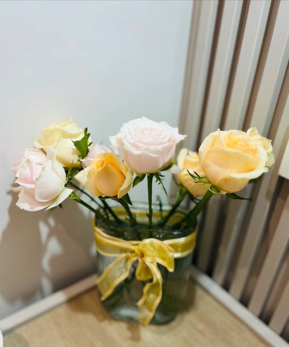 Her smell and her beauty are strange to me. I like roses🌹🌹🌹