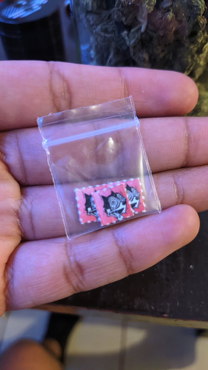 ackrm4n08's tweet photo. Será prudente? 🫠🌈

#lsd #ajito #acido #trip #acid #tripping #sugarcubes #tripi https://t.co/Nrfcaolkl0