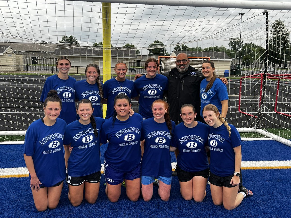 BHSDevilsSoccer's tweet photo. Easily my favorite part of coaching is hearing and seeing the impact past players are having with all that they do. Very fortunate to have coached these players and so good to see them tonight! https://t.co/jPqcbRYsQL