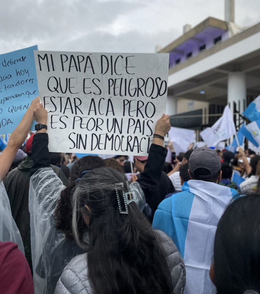 Guatemala:
#ATiRebeldePrimavera
#unanuevahumanidad
#HastaSerMayoría