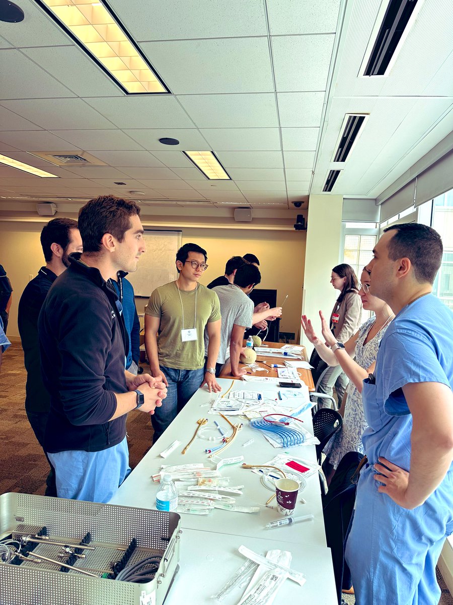 3/🧵
Amazing <a href="/BIDMCUrology/">BIDMCUrology</a> residents joining in to help take the Uro interns through the sims and hands-on stations <a href="/SupritaKrishna/">Suprita Krishna</a> <a href="/AAbelloMD/">Alejandro Abello</a> <a href="/JosephBBlack/">Joseph B. Black</a> <a href="/sina_monfared/">Sina Monfared, MD</a> <a href="/ShaboMichelle/">Dr. Michelle Shabo</a> <a href="/TRWilliamsonMD/">Tatum Reed Williamson, MD</a> <a href="/c_schauf/">Christian Schaufler, MD</a> (HBD SK🎂)