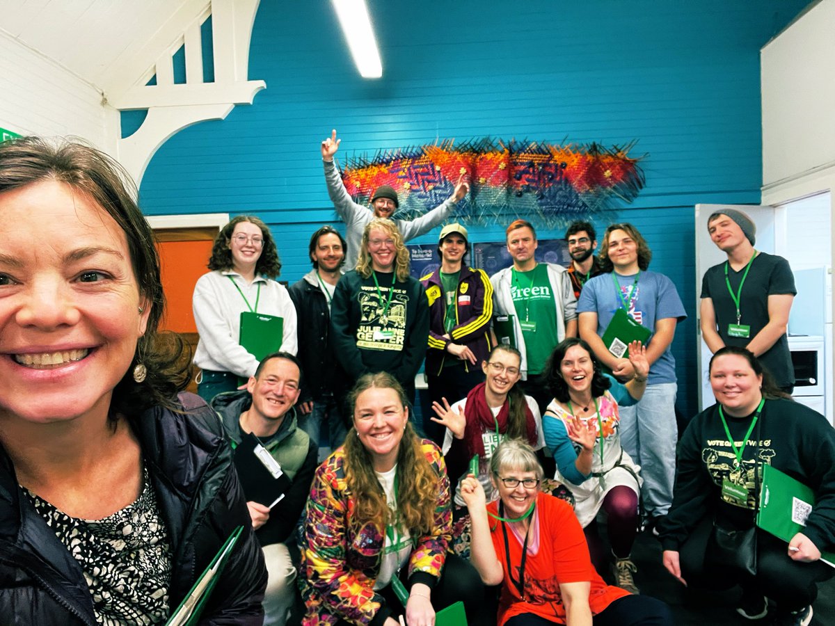 JulieAnneGenter's tweet photo. Big @NZGreens volunteer team door-knocking in Miramar this afternoon! #nzpol #Rongotai https://t.co/QldHXz1i2y