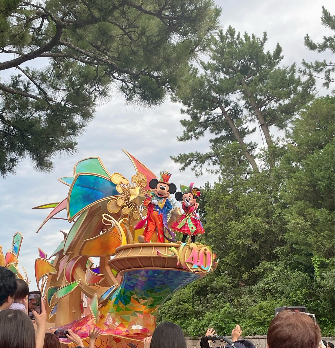 s9_ebm's tweet photo. 半年ぶりのディズニーからの新宿
最高過ぎた
 #ディズニー40周年
#新宿三丁目 Bar Logue https://t.co/bkayL0Ims1