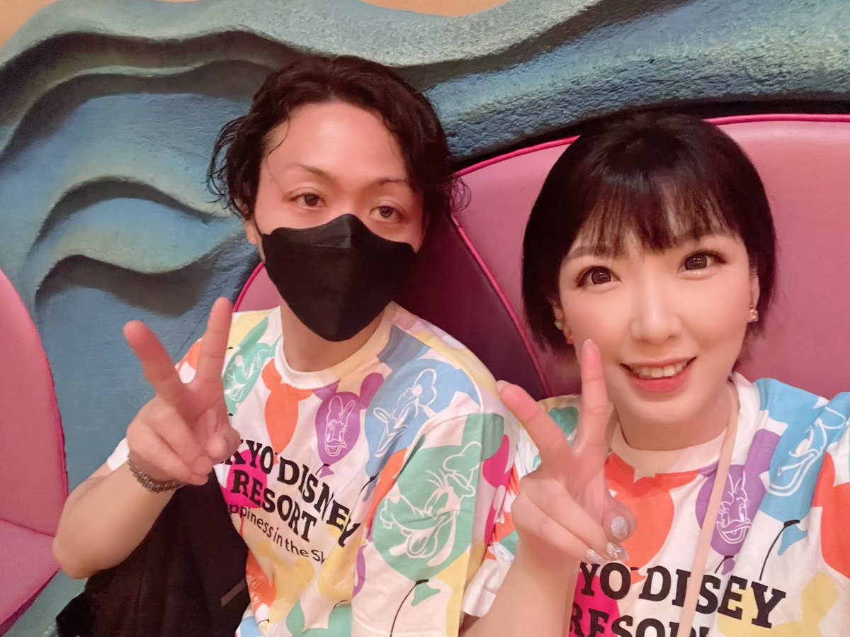 s9_ebm's tweet photo. 半年ぶりのディズニーからの新宿
最高過ぎた
 #ディズニー40周年
#新宿三丁目 Bar Logue https://t.co/bkayL0Ims1