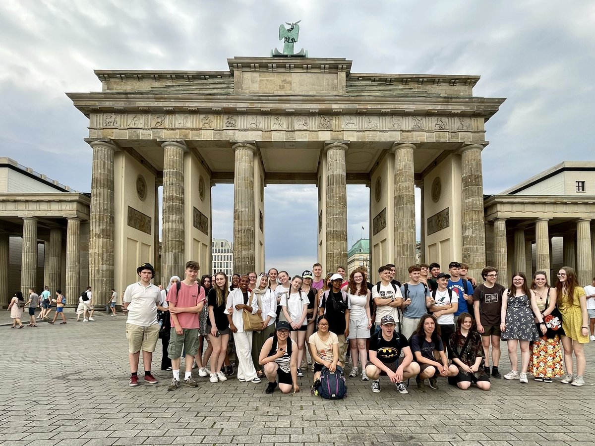 TaptonHistory's tweet photo. No trip to Berlin would be complete without a trip to the Brandenburg Gate. #taptonhistoryontour #berlin2023 https://t.co/WAPSOr3lzq