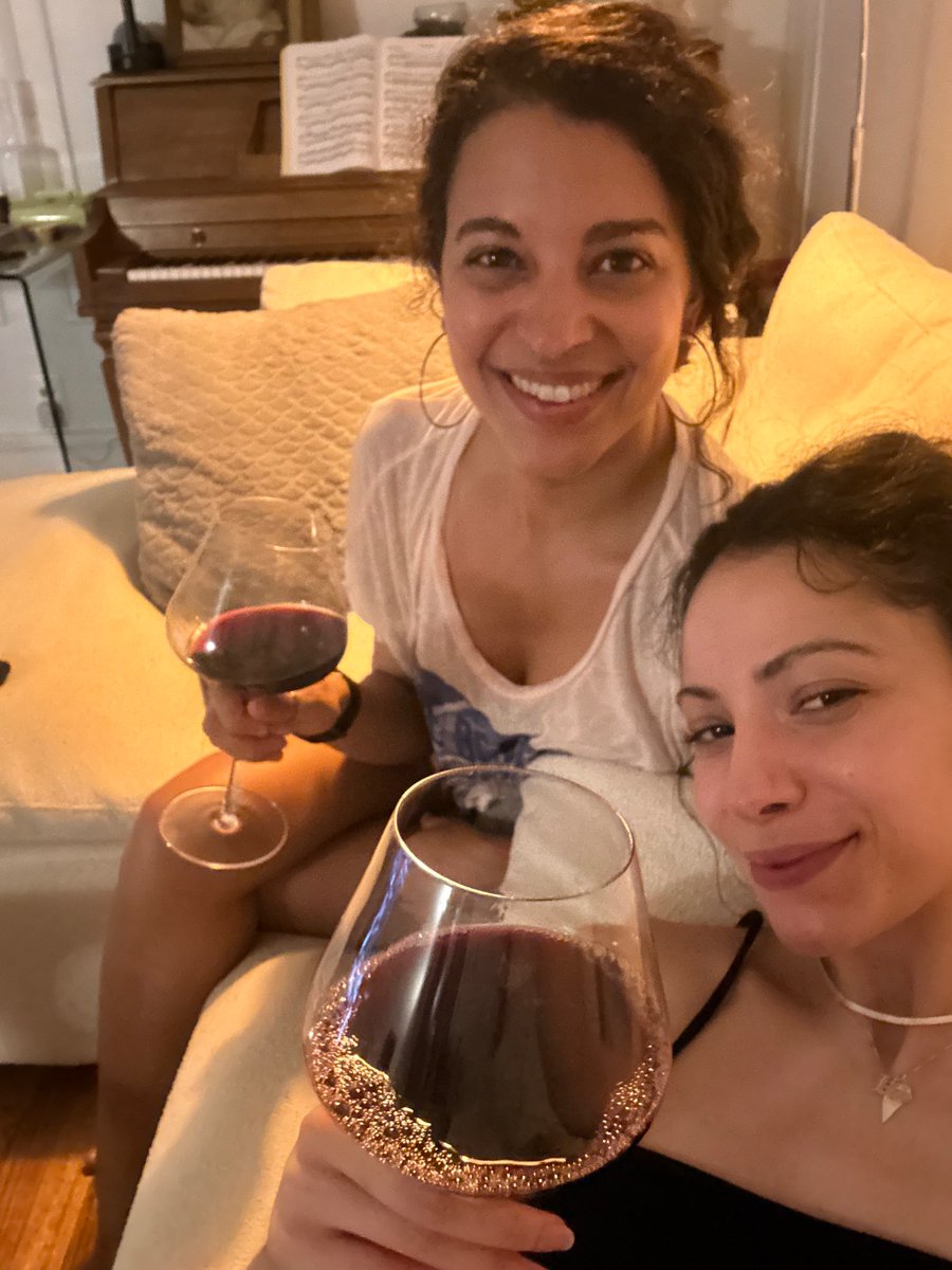 JSmoke180's tweet photo. 7.14 wine time with baby seester #birthmonth2023 https://t.co/PaGtZ7HDLu