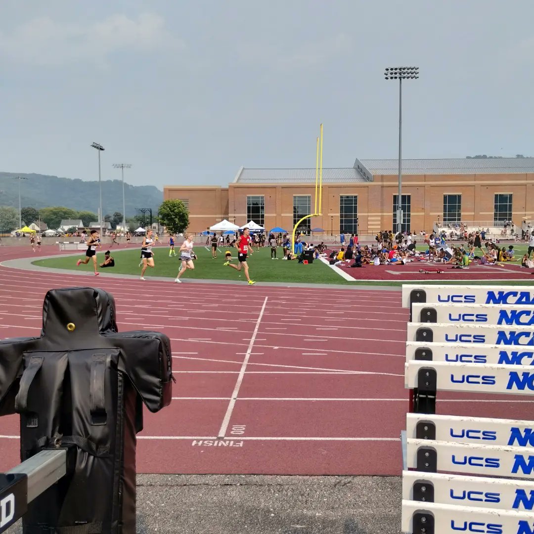 BClub79346's tweet photo. Jo USATF region 8 didn't disappoint. Etta, Kaleb and Austin got back into their racing legs for the 400m and had solid races after not racing for 4 weeks. An hour later Kaleb and Yasmin ran the 1500m placing first in their age groups and qualifying for JO nationals #eugenebound https://t.co/CCP6Azlov0