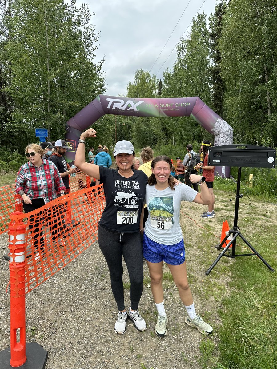 ArcticDaazhraii's tweet photo. Gwich’in reppin’ at the annual #runfortheRefuge2023 #ProtecttheArctic #NativeWomenRunning #PorcupineCaribou #Gwichin https://t.co/QhGphZof5N
