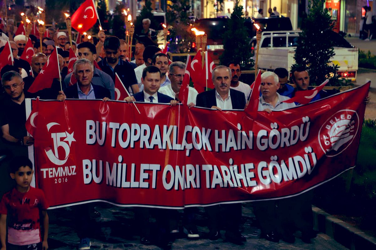 ofkaymakamligi's tweet photo. #15TemmuzDemokrasiVeMillîBirlikGünü etkinlikleri kapsamında düzenlenen programa Kaymakamımız @yigitydemirer protokol üyeleri ve #oflu
hemşehrimizin katılımı ile gerçekleştirildi.
#TürkiyeAşkına🇹🇷
#BayrakUğruna 🇹🇷
#15temmuz https://t.co/jwLuitOLTJ