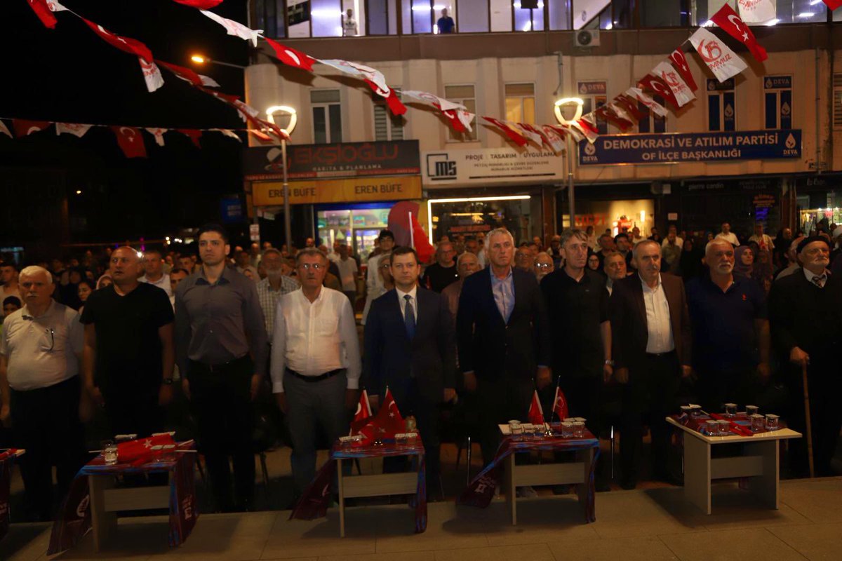 ofkaymakamligi's tweet photo. #15TemmuzDemokrasiVeMillîBirlikGünü etkinlikleri kapsamında düzenlenen programa Kaymakamımız @yigitydemirer protokol üyeleri ve #oflu
hemşehrimizin katılımı ile gerçekleştirildi.
#TürkiyeAşkına🇹🇷
#BayrakUğruna 🇹🇷
#15temmuz https://t.co/jwLuitOLTJ