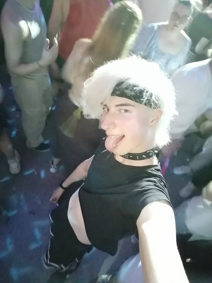 Meet me drunk at the prideball leipzig