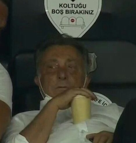 Hadi kardeş, hadi. Rezil ettiniz koskoca kulübü