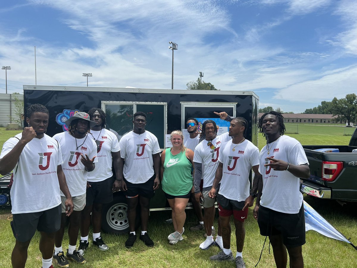 Coach Reggie Jackson tweet media