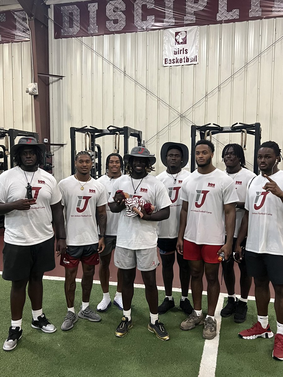 Coach Reggie Jackson tweet media