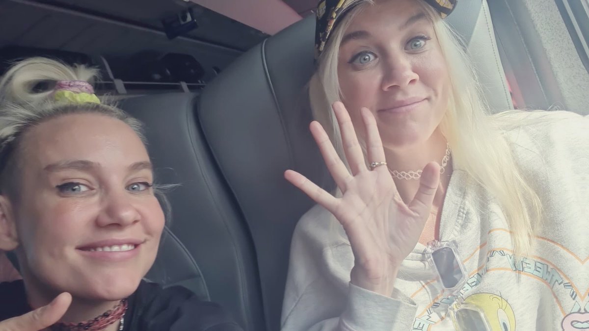 On the train to nyc. Playing Nebula tonight Woop Woop Think I might have shake shack for dinner… YUM!!