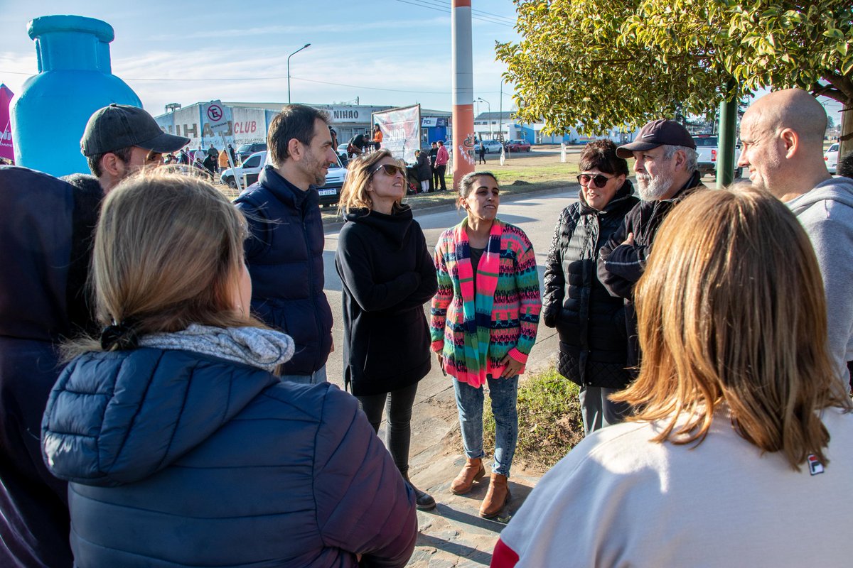petreccapablo's tweet photo. La nueva red de gas natural ya está en funcionamiento y los vecinos del barrio Capilla de Loreto ahora tienen acceso a este servicio tan importante. Una obra que llevamos adelante junto a @grupojunin para que #Junín siga creciendo. https://t.co/ds8cHJCjUz