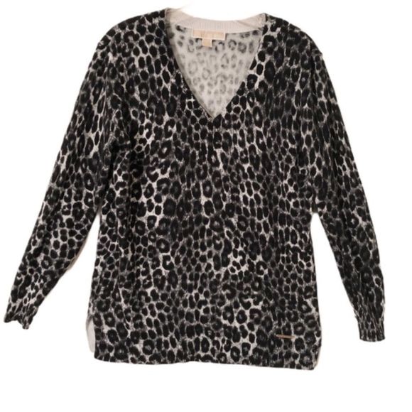 So good I had to share! Check out all the items I'm loving on <a href="/Poshmarkapp/">Poshmark</a> from <a href="/beseechcharisma/">bchar9</a> #poshmark #fashion #style #shopmycloset #dickies #patagonia #michaelmichaelkors: posh.mk/XmIJo4tTsBb