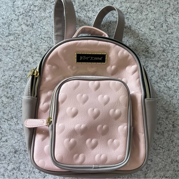 So good I had to share! Check out all the items I'm loving on <a href="/Poshmarkapp/">Poshmark</a> from @gadgetsgoodies2 #poshmark #fashion #style #shopmycloset #longchamp #privatelabel #betseyjohnson: posh.mk/1S4rgkwTsBb