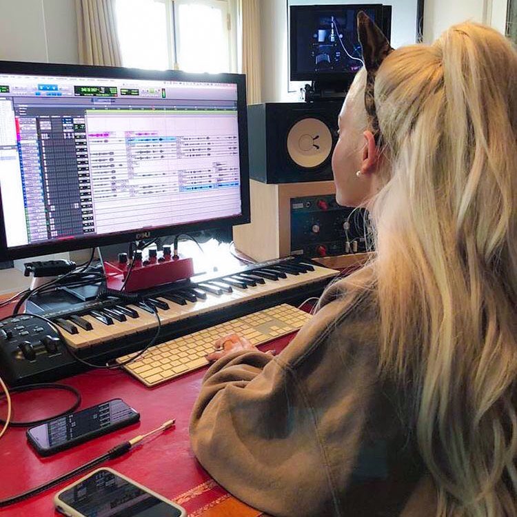 thearianahub's tweet photo. 🚨 | everything we know about ariana grande’s next album... https://t.co/MPAw9rDb5F