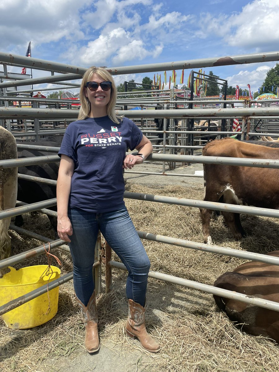 RussetPerry's tweet photo. #fauquiercountyfair #futurefarmersofamerica #4hkids https://t.co/18COLkB2iU