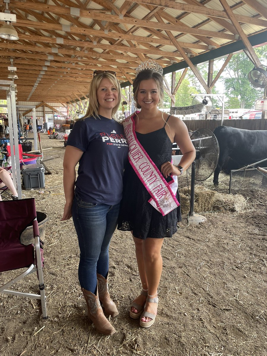 RussetPerry's tweet photo. #fauquiercountyfair #futurefarmersofamerica #4hkids https://t.co/18COLkB2iU