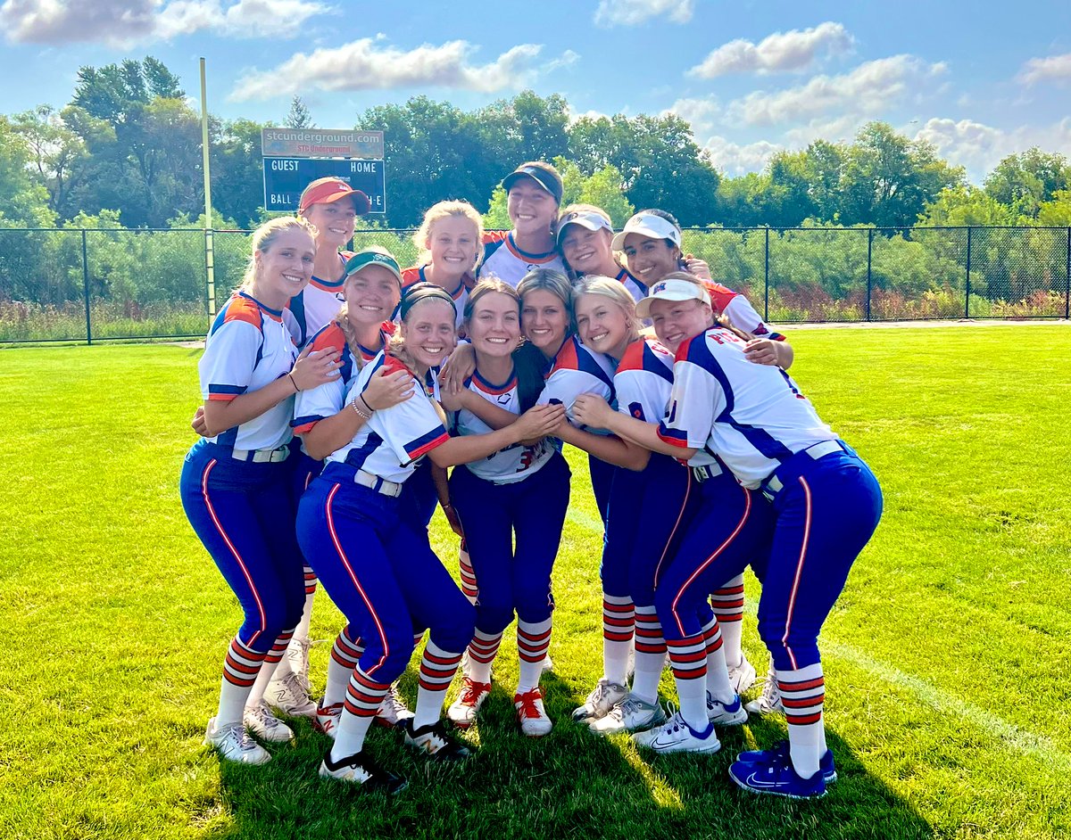 dabears_34's tweet photo. So grateful for the time we spent all season with this AMAZING group of young woman. Only together one year they grew so close and will no doubt be friends for life.
Can’t wait to see what the future holds for those moving on and also from our returning 24’s #Mojo🧡💙 https://t.co/3Ek5TNqUmw