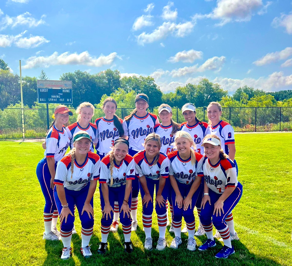 dabears_34's tweet photo. So grateful for the time we spent all season with this AMAZING group of young woman. Only together one year they grew so close and will no doubt be friends for life.
Can’t wait to see what the future holds for those moving on and also from our returning 24’s #Mojo🧡💙 https://t.co/3Ek5TNqUmw