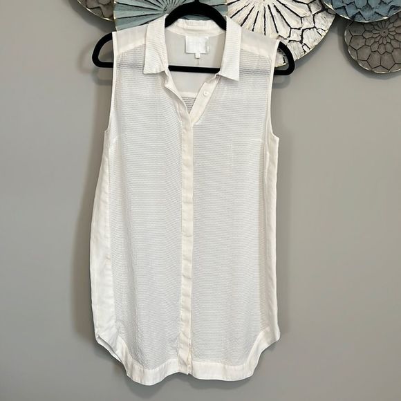 slpbr1207's tweet photo. So good I had to share! Check out all the items I'm loving on @Poshmarkapp #poshmark #fashion #style #shopmycloset #quinn: https://t.co/TcNW5E2M4E https://t.co/AhRor7baiB