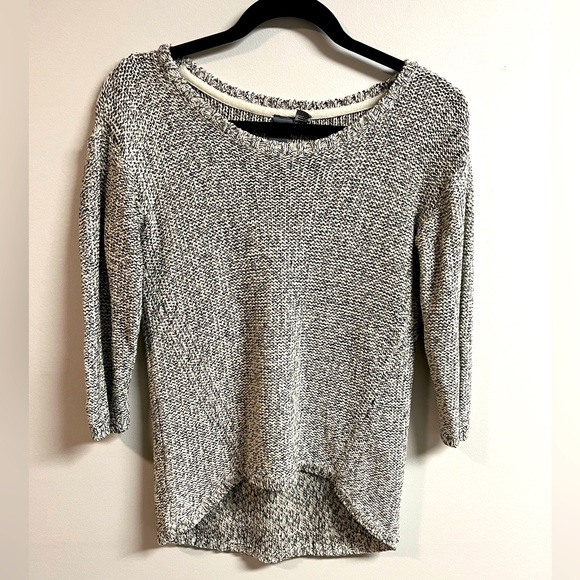 slpbr1207's tweet photo. So good I had to share! Check out all the items I'm loving on @Poshmarkapp #poshmark #fashion #style #shopmycloset #quinn: https://t.co/TcNW5E2M4E https://t.co/AhRor7baiB