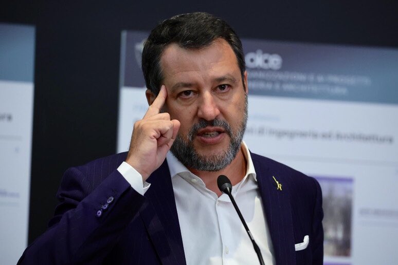 #Salvini: "Ostaggio della #AgenziaDelleEntrate milioni di italiani”.

Circa 49.