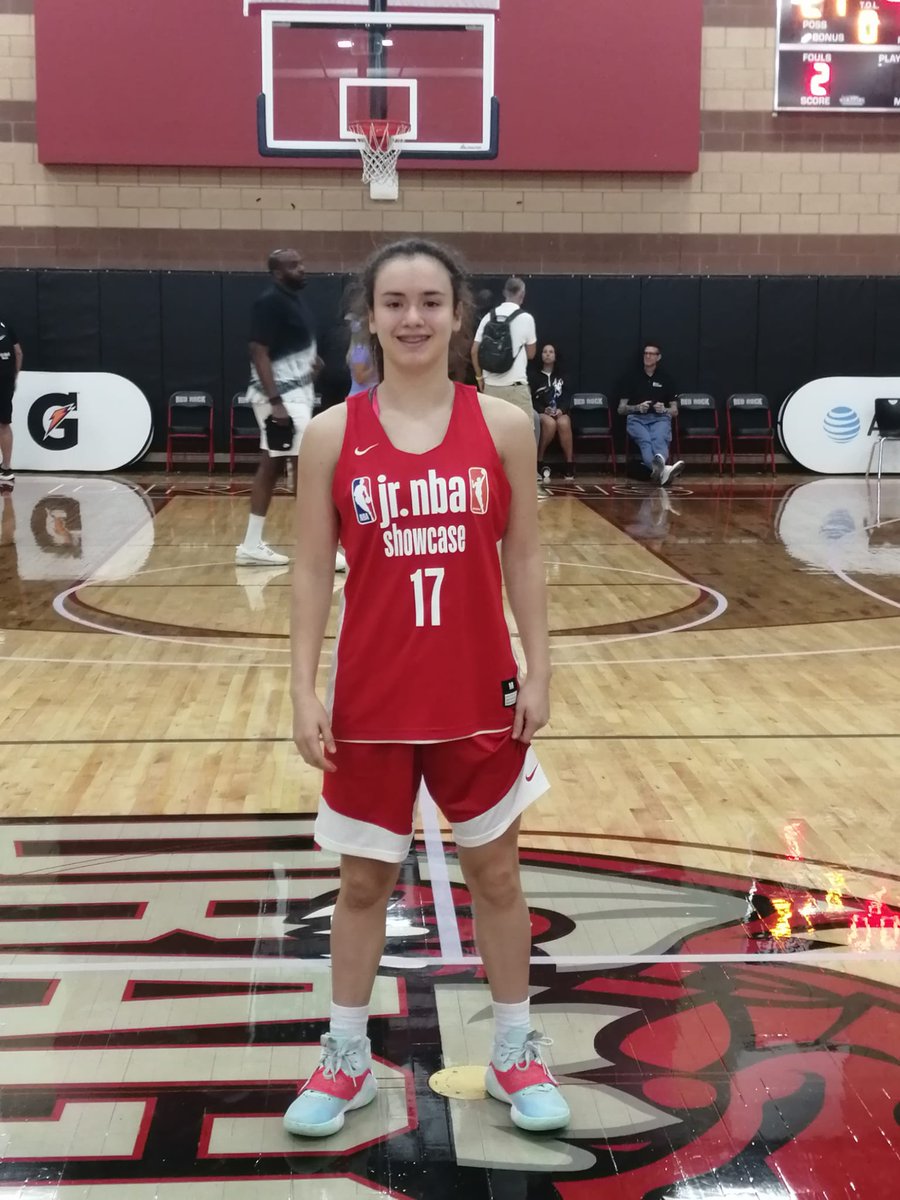 Hoy a las 20:15 hrs Florencia Ribolla (u14) disputará un partido por la JrNBA siendo la única uruguaya en el equipo.

Se puede ver aquí 👇🏼
 nba.com/watch/event/jr…