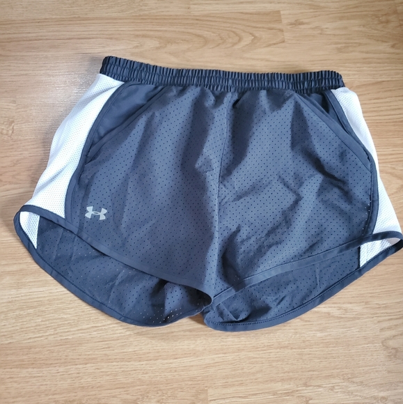 ClothesPlz's tweet photo. So good I had to share! Check out all the items I'm loving on @Poshmarkapp #poshmark #fashion #style #shopmycloset #underarmour: https://t.co/kH2J8a5Td7 https://t.co/yIH0noTXGz